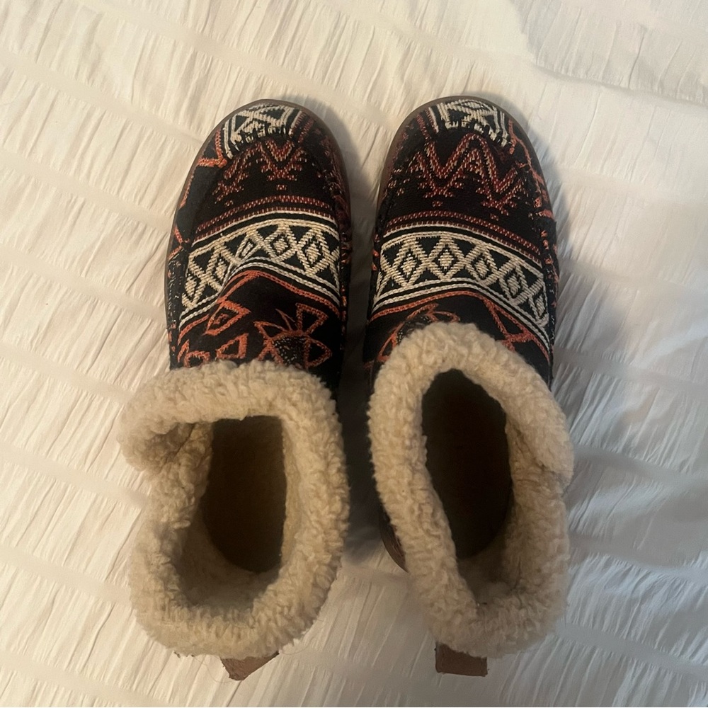 Sanuk Booties - Picture 2 of 6